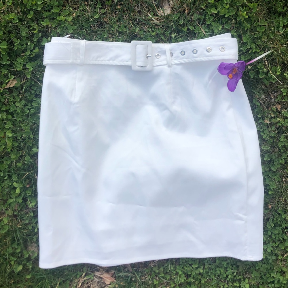 NEVER WORN High waisted mini skirt